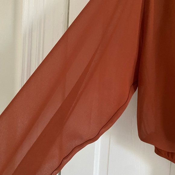 NWT Express Flowy Bronze Sheer Button Back Bodysuit With Camisole Size XS - Picture 3 of 5